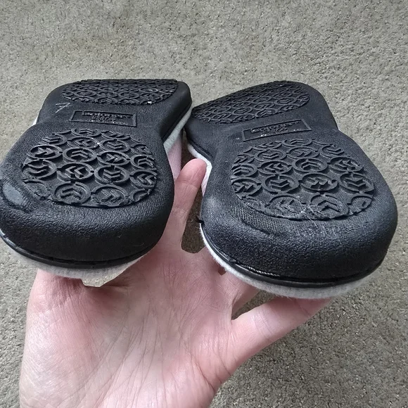 Women's isotoner Sport Adjustable Slide Slippers - Picture 4 of 6